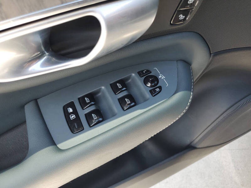 2024 Volvo XC90 B6 Ultimate Bright Theme 7P