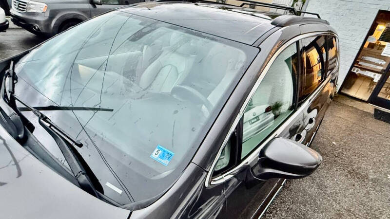 2017 Chrysler Pacifica Touring-L