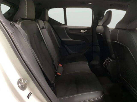 2025 Volvo XC40 B5 Plus Dark Theme
