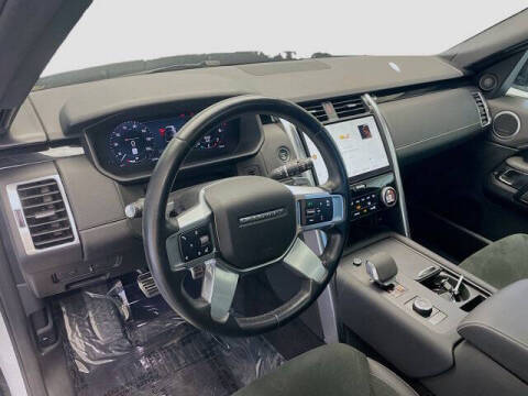 2023 Land Rover Discovery P300 S R-Dynamic