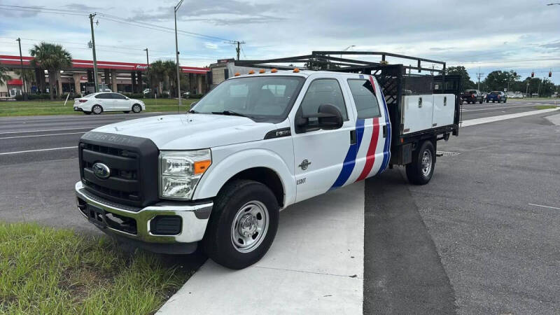 2011 Ford F-350 Super Duty Chassis Cab Lariat photo 3