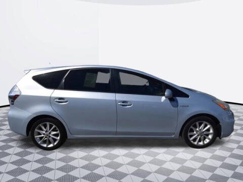 2014 Toyota Prius v Five