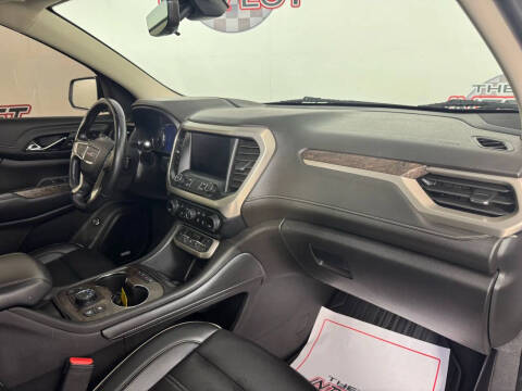 2022 GMC Acadia Denali