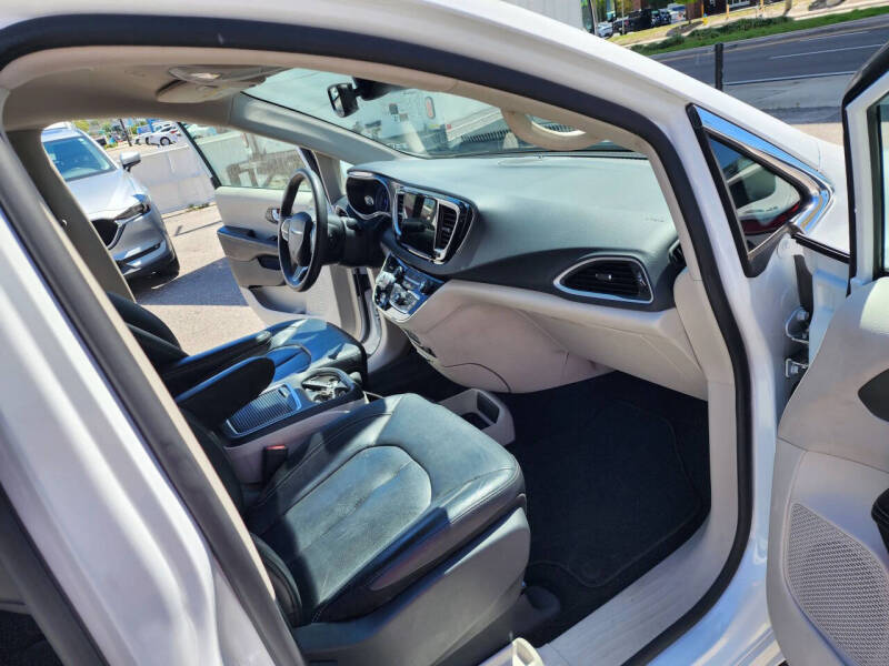 2022 Chrysler Pacifica Touring L