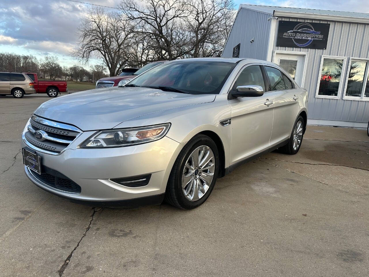 2011 Ford Taurus for sale at Auto Connection in Waterloo, IA