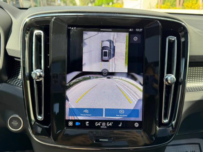 2025 Volvo XC40 B5 Plus Dark Theme