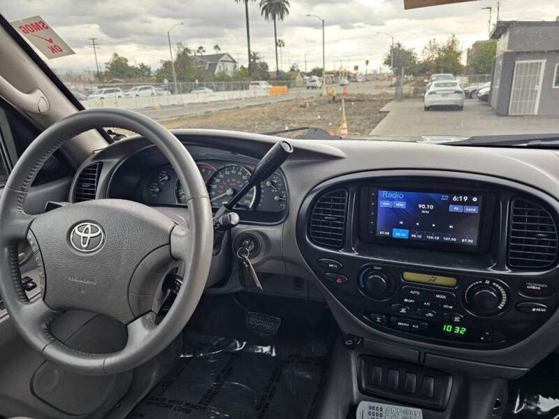 2005 Toyota Sequoia SR5