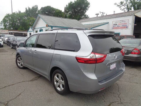 2017 Toyota Sienna LE 8-Passenger