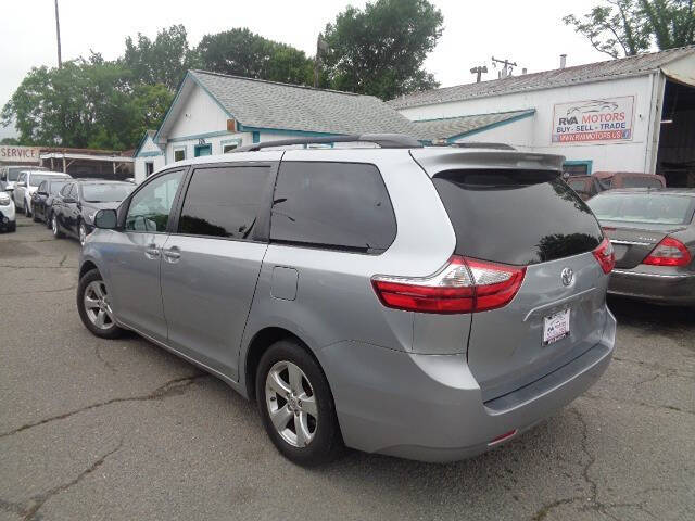 2017 Toyota Sienna LE 8-Passenger