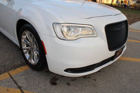 2017 Chrysler 300 Limited