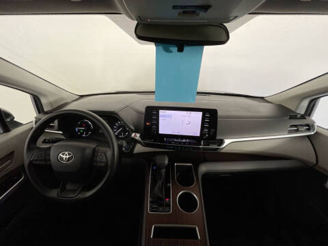 2023 Toyota Sienna LE 8-Passenger