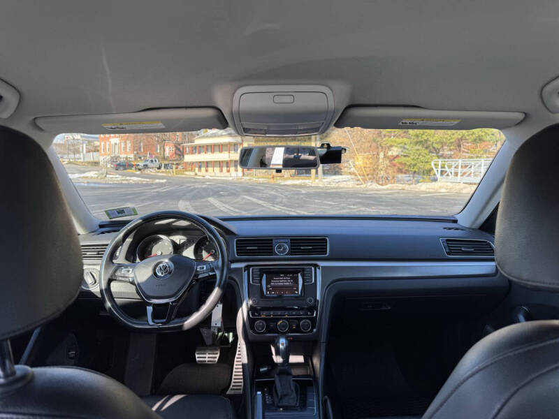 2016 Volkswagen Passat 1.8T R-Line