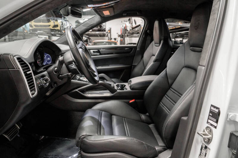 2023 Porsche Cayenne Turbo GT