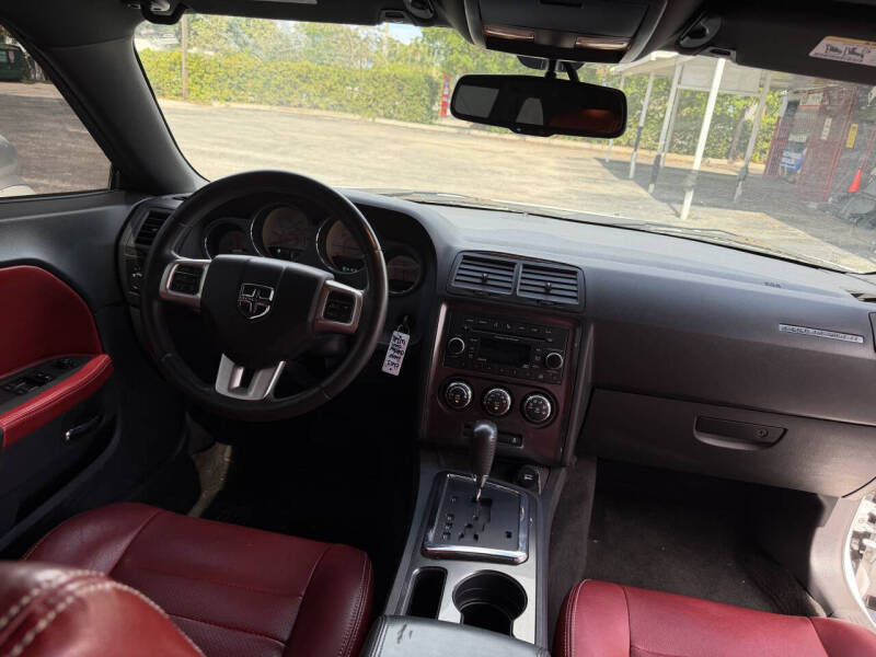 2013 Dodge Challenger SXT Plus