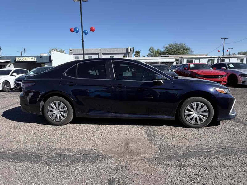 2022 Toyota Camry Hybrid LE