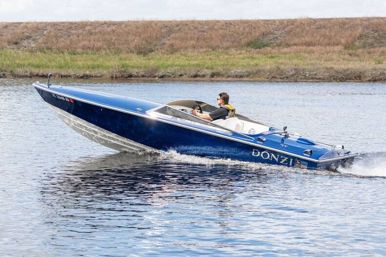 1994 Donzi Marine Classic 22