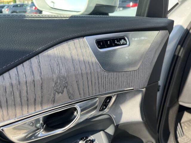 2024 Volvo XC90 Recharge T8 Ultimate Bright Theme 7P