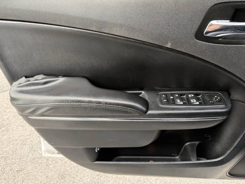 2013 Dodge Charger SE