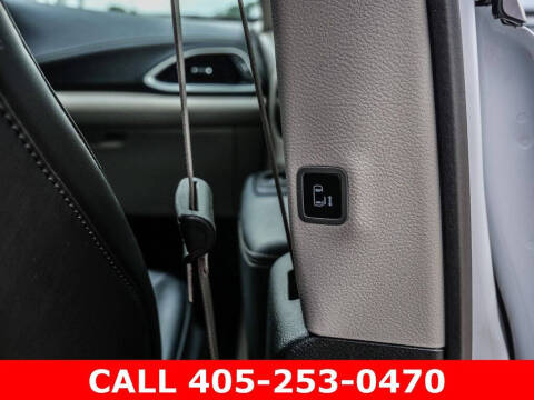 2024 Chrysler Pacifica Plug-In Hybrid Select