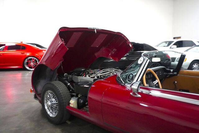 1974 Jaguar E-Type Series lll Roadster V-1