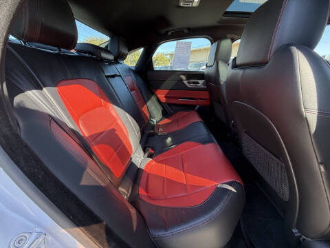 2016 Jaguar XF R-Sport