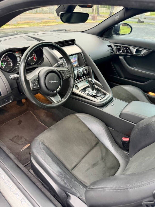 2017 Jaguar F-TYPE Premium