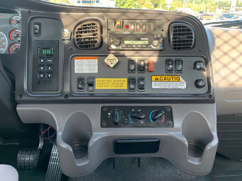 2011 Freightliner M2 112V