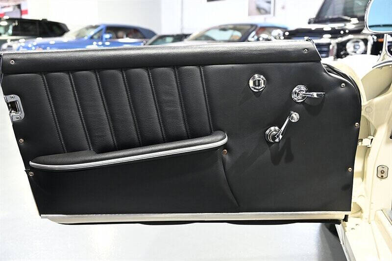 1961 Mercedes-Benz SL-Class 28
