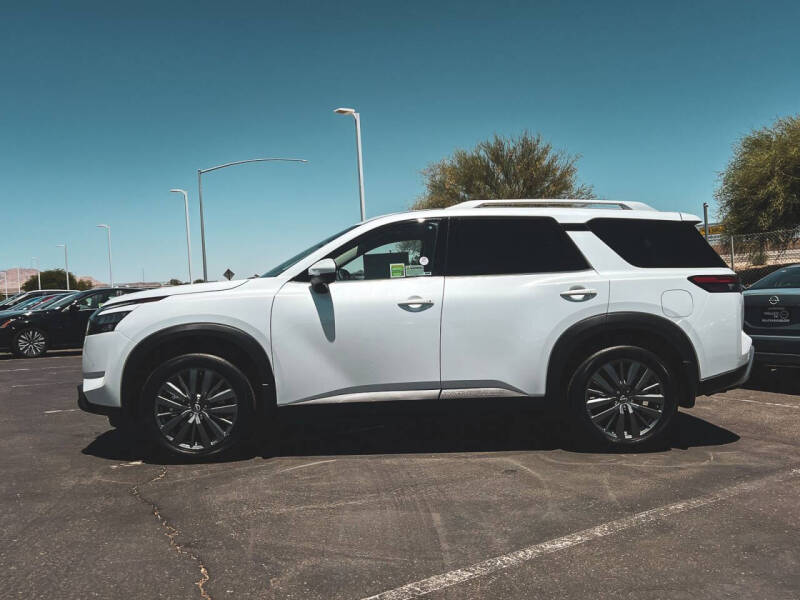 2025 Nissan Pathfinder SL