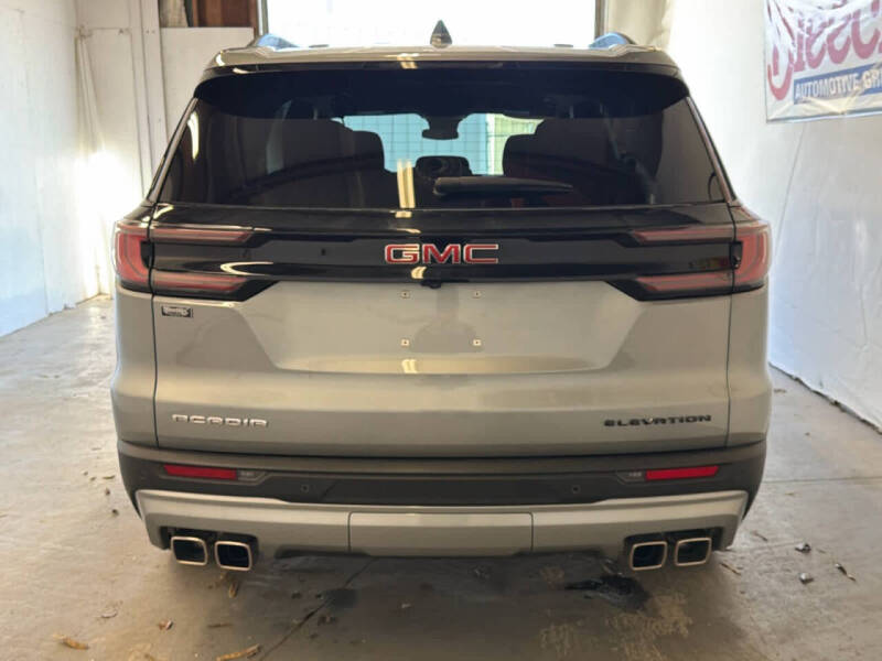 2025 GMC Acadia Elevation