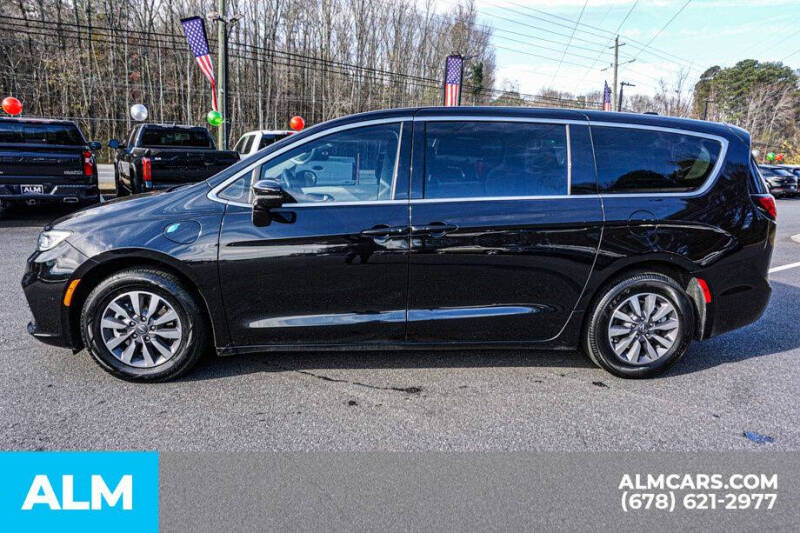 2024 Chrysler Pacifica Plug-In Hybrid Select