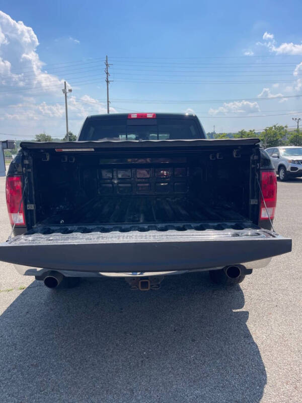 2017 RAM 1500 SLT