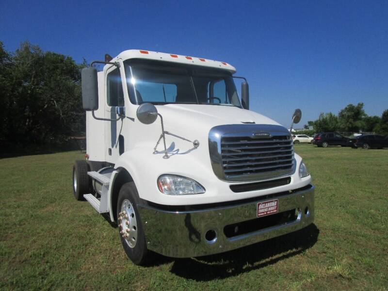 2006 Freightliner Columbia 112 for sale at Oklahoma Trucks Direct - Semi-Equipment in Norman OK