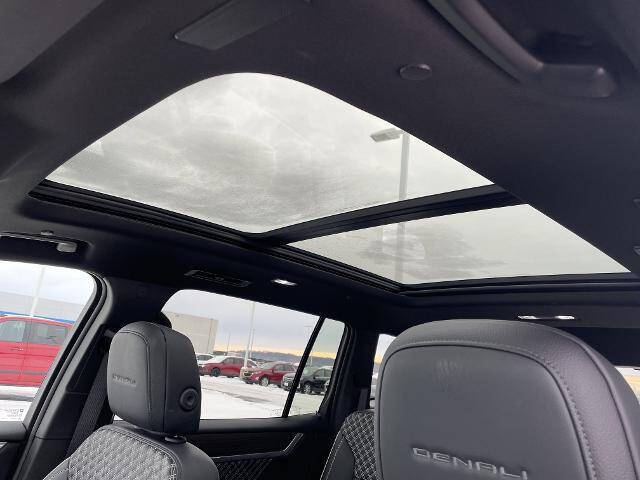 2025 GMC Acadia Denali