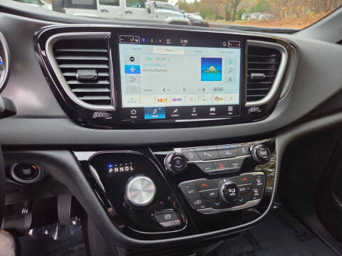 2026 Chrysler Voyager LX