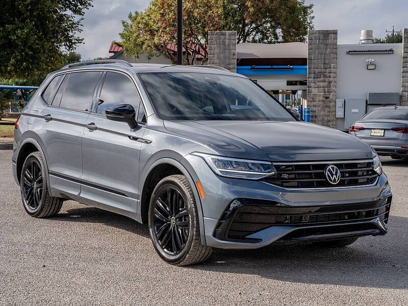 2022 Volkswagen Tiguan SE R-Line Black