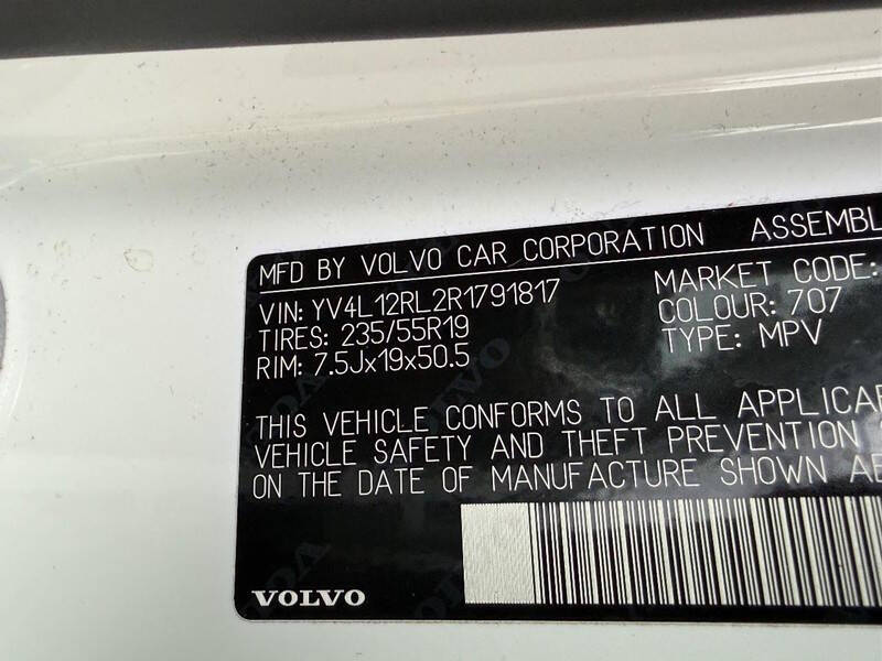 2024 Volvo XC60 B5 Plus Dark Theme