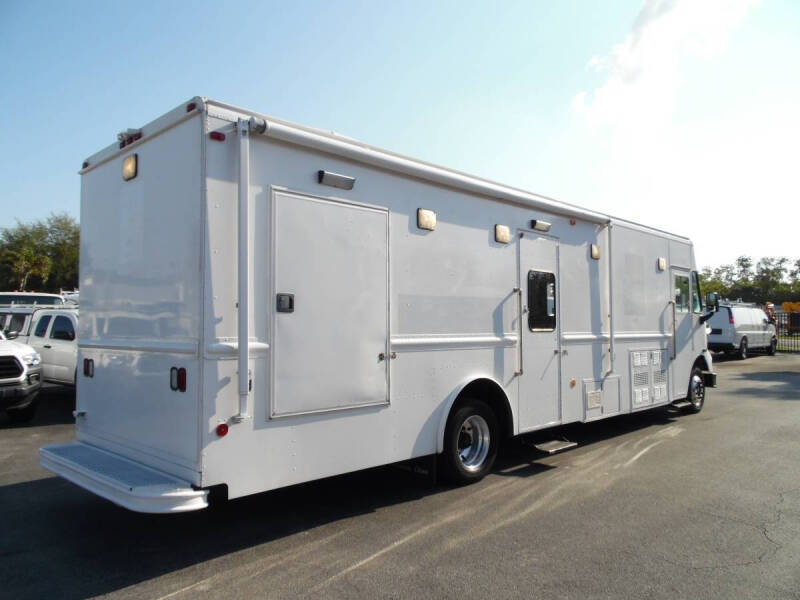 2003 Freightliner MT55 Chassis