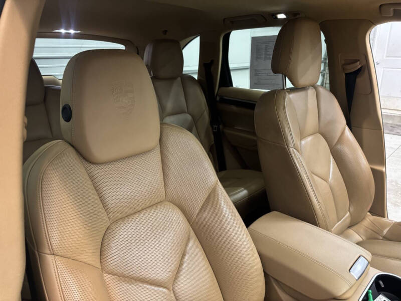 2017 Porsche Cayenne Platinum Edition