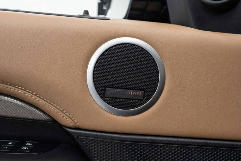 2023 Land Rover Discovery P300 S R-Dynamic