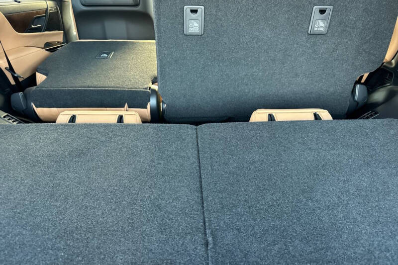 2025 Lexus LX 700h Luxury