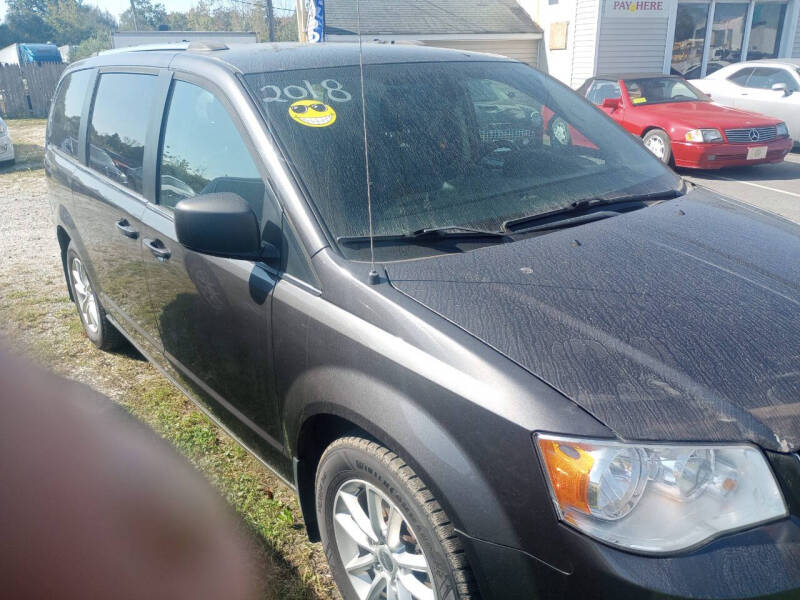 2018 Dodge Grand Caravan SXT photo 2