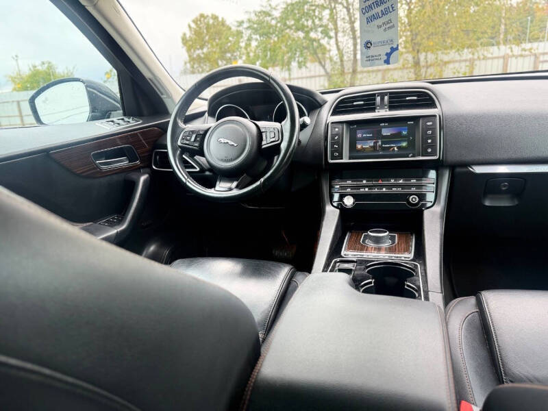 2017 Jaguar F-PACE 35t Prestige