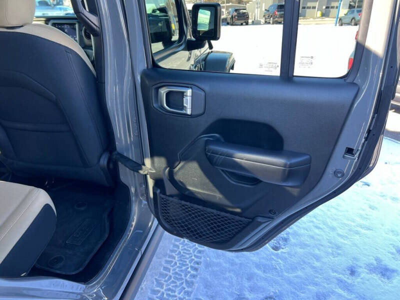 2021 Jeep Gladiator Sport