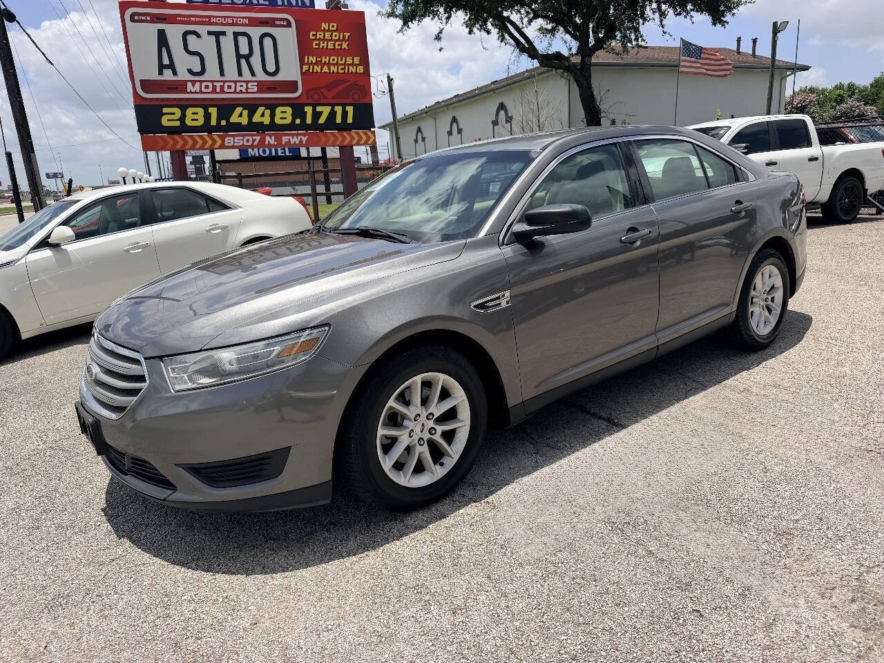 Gray 2013 Ford Taurus SE SE 4dr Sedan 2