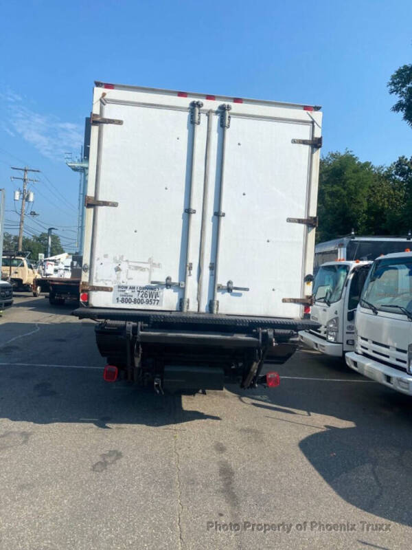 2010 Freightliner M2 106