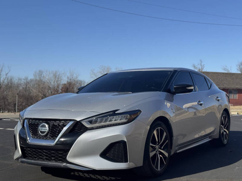 2021 Nissan Maxima SV's photo