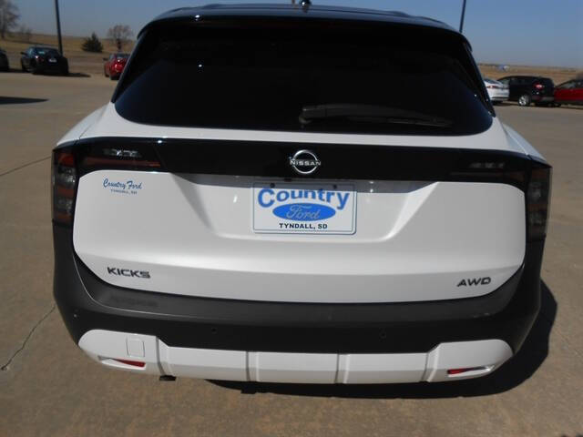 2025 Nissan Kicks SV