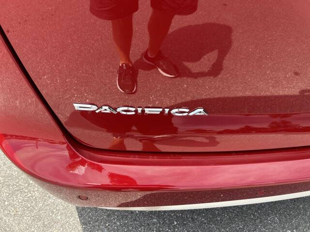 2027 Chrysler Pacifica Select