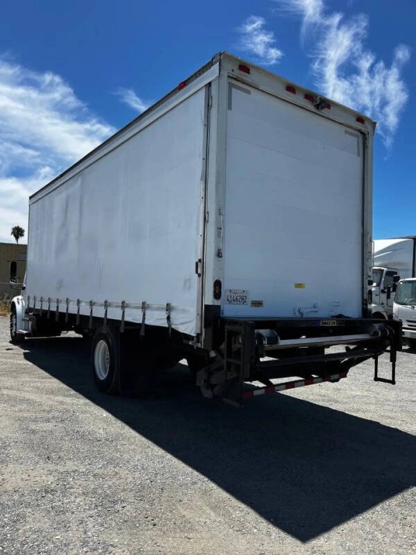 2018 Freightliner M2 106